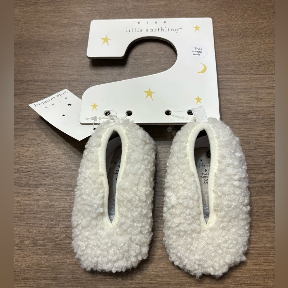 Rise Little Earthling BNWT Sherpa Baby Booties, White, Size 18-24 Months.